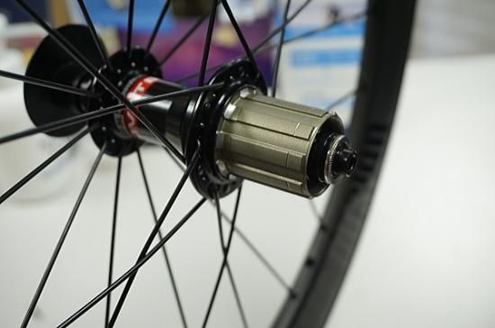 カッコ良いカスタムをしたい方は、キットデザインのフルカーボン カッコ良いカスタムをしたい方は、キットデザインのフルカーボン