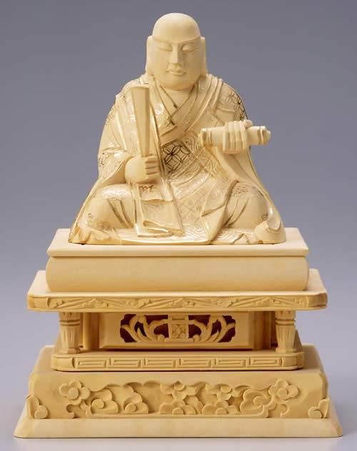 仏像 日蓮上人(柘植 ツゲ) 2.5寸 - 仏壇仏具のまごころ 仏像 日蓮上人(柘植 ツゲ) 2.5寸 - 仏壇仏具のまごころ