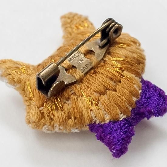 ハンドメイド刺繍ブローチ　968 「お静かに」 キツネとルリビタキ ハンドメイド刺繍ブローチ 968 「お静かに」 キツネとルリビタキ