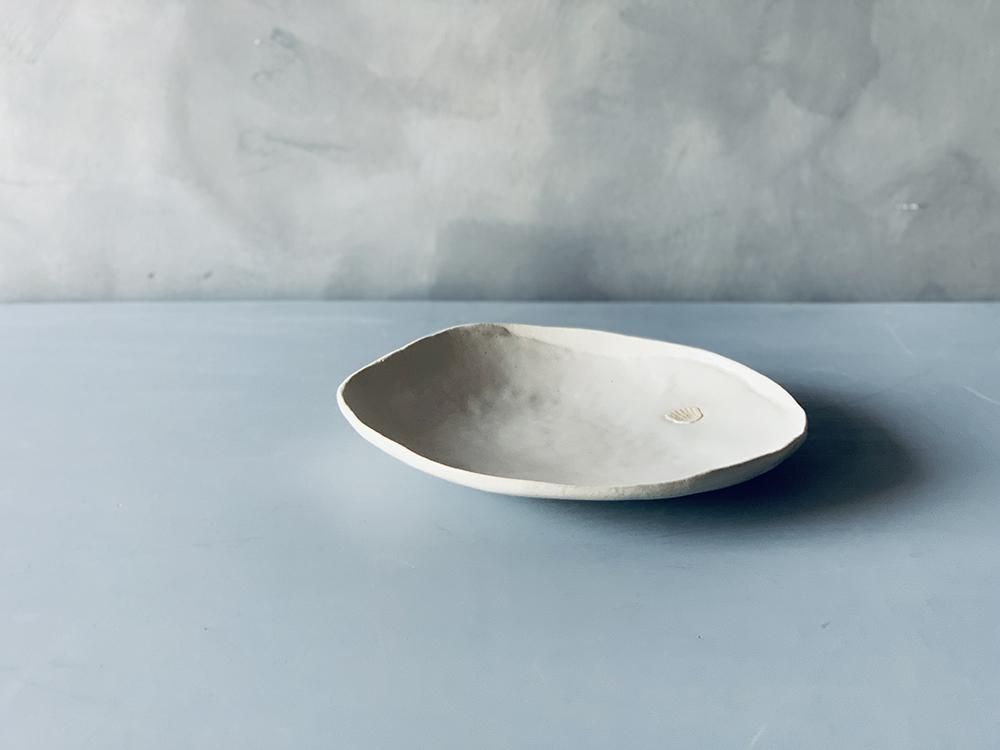 変わり丸皿（白）/ 岩田圭介 - 櫻茶屋オンラインショップ