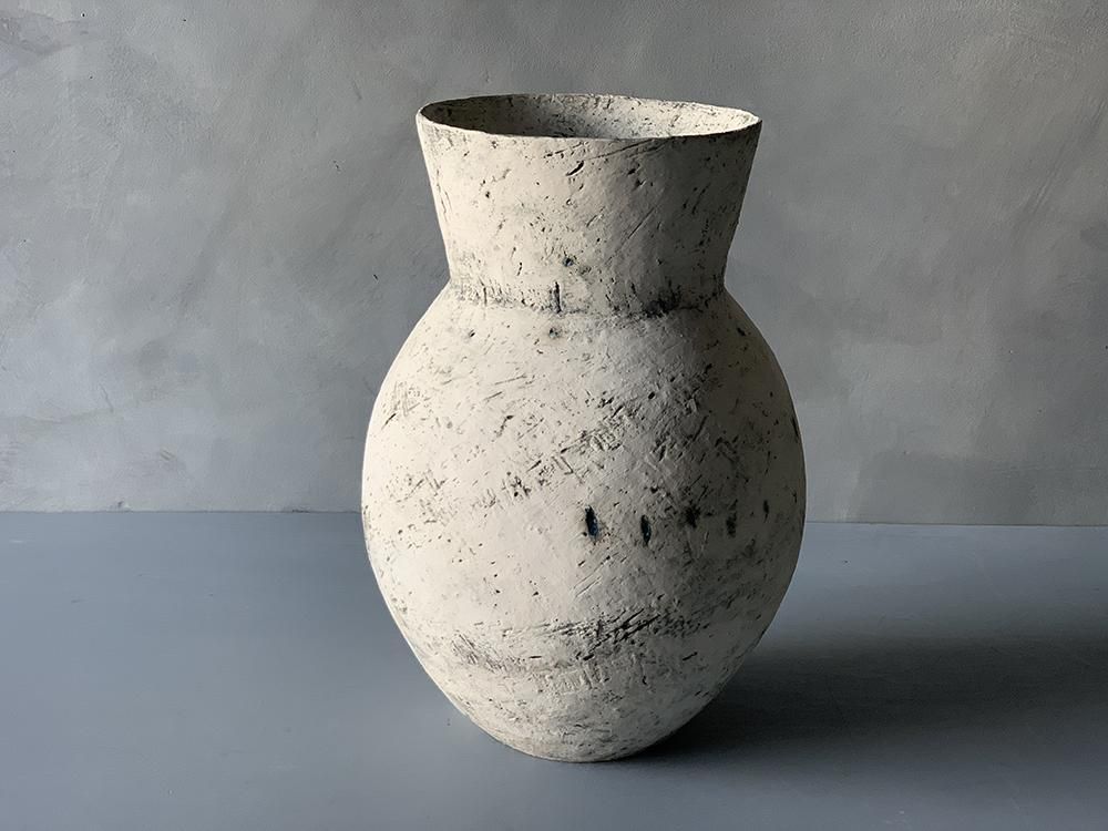 鷹尾葉子作 白化粧花器 TY−26 | Gallery hanakura