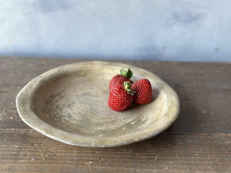 坂口健 灰釉白化粧掻落皿 24cm 器 作家もの 作陶展②
