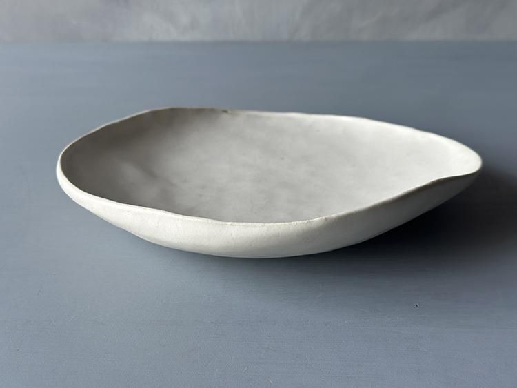 変わり丸皿（白）/ 岩田圭介 - 櫻茶屋オンラインショップ