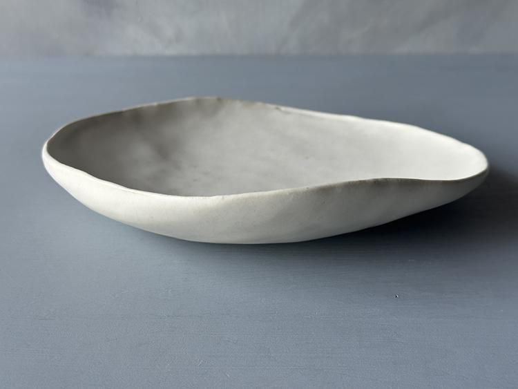 変わり丸皿（白）/ 岩田圭介 - 櫻茶屋オンラインショップ