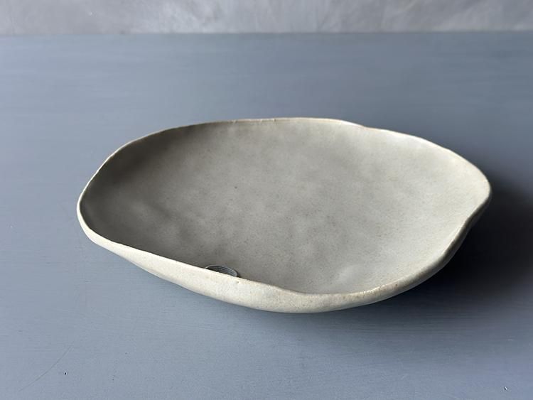 岩田圭介 さん 楕円皿 白 岩田圭介 さん 楕円皿 白 岩田 圭介 - AELU ONLINE SHOP
