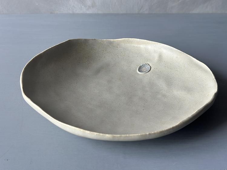 変わり丸皿（灰緑）/ 岩田圭介 - 櫻茶屋オンラインショップ