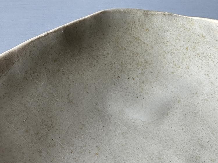 変わり丸皿（灰緑）/ 岩田圭介 - 櫻茶屋オンラインショップ