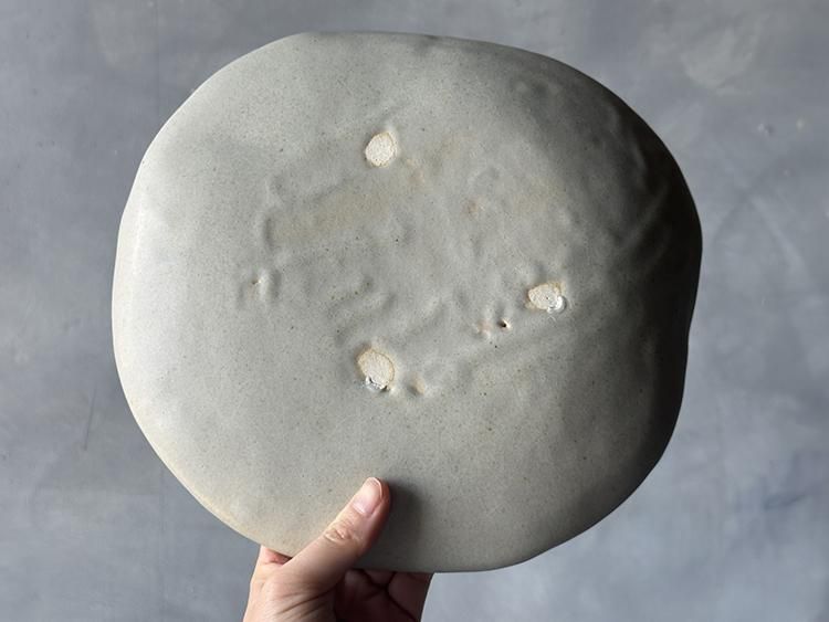 変わり丸皿（灰緑）/ 岩田圭介 - 櫻茶屋オンラインショップ