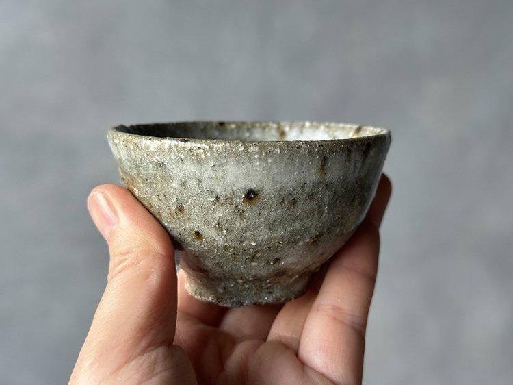 長谷川奈津　林檎灰釉　盃／秋田菫　白磁　染付　呉須　湯呑み おまとめ 長谷川奈津｜林檎灰釉飯碗（白土）b | うつわ穂垂