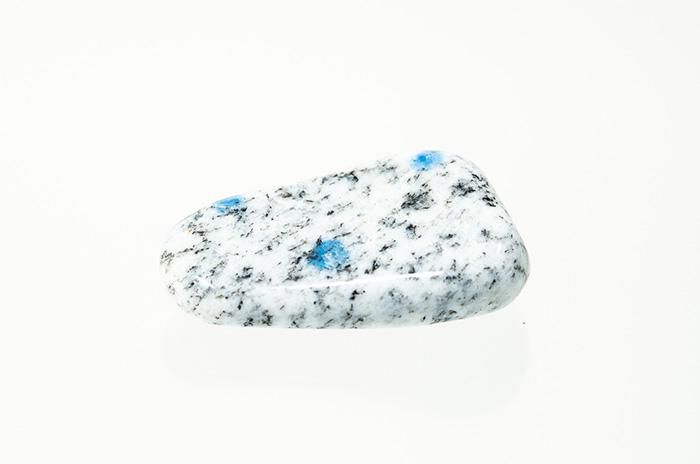 お守り石】アズライト イン グラナイト お守り石｜K2 Mountain