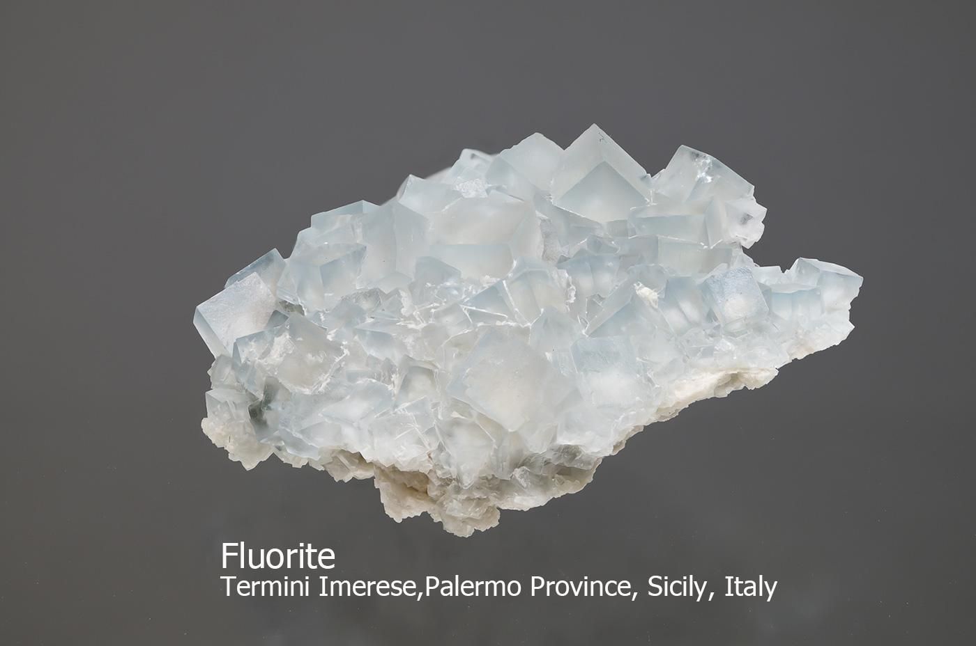 フローライト イタリア シチリア島 Poggio Balate産 蛍石 原石 フロー