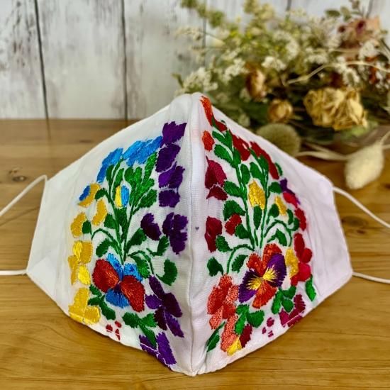 サンアントニーノ刺繍のマスク ホワイト メキシコ雑貨 民芸品の通販 メキシコ雑貨こらそん サンアントニーノ刺繍のマスク ホワイト メキシコ雑貨 民芸品の通販 メキシコ雑貨こらそん