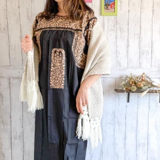 メキシコ刺繍 サンアントニーノ刺繍ワンピース マキシ丈 黒 ゴールド メキシコ雑貨 民芸品の通販 こらそん