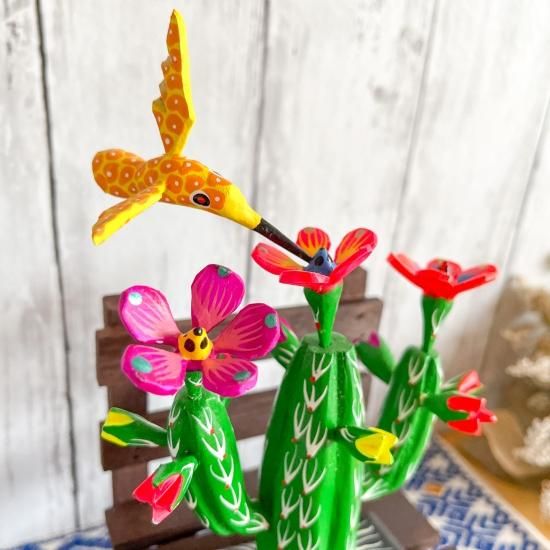 メキシコ産】アレブリヘ ウッドカービング 木彫り サボテンとハチドリ