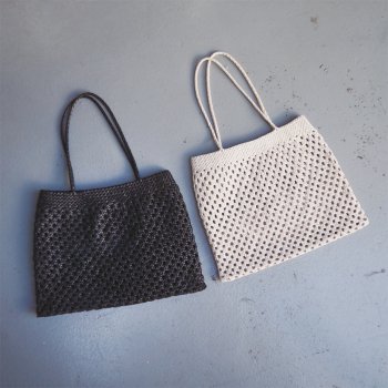 warang wayan / leather mesh bag M <img class='new_mark_img2' src='https://img.shop-pro.jp/img/new/icons58.gif' style='border:none;display:inline;margin:0px;padding:0px;width:auto;' />