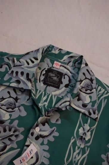 Kona Bay Hawaii』(コナベイハワイ ) アロハシャツ(フラワーボーダー