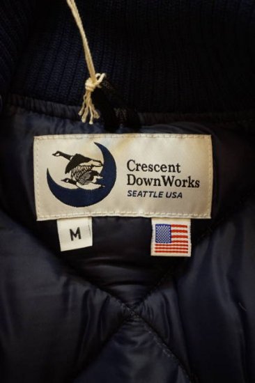 『CRESCENT DOWN WORKS』　（クレセントダウンワークス）　別注　　ダイアゴナルキルトセーター 　６０ｘ４０ダウンジャケット　 (CHARCOALGRAY)　アメリカ製 - インポートグッズ　ファースト