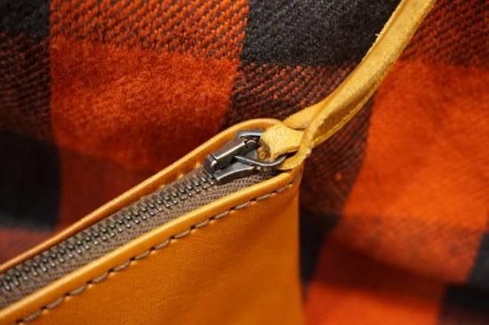 TANNER GOODS』（タナーグッズ）ユニバーサルジップウォレット (レザー