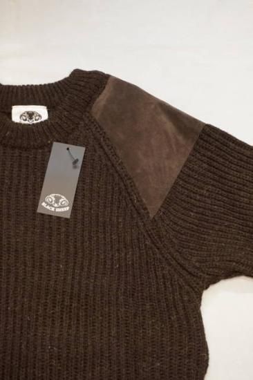 『BLACK SHEEP』 (ブラック シープ)エルボーセーター レザーパッチクルーネック ハンティング ニット イギリス製 - インポートグッズ ファースト