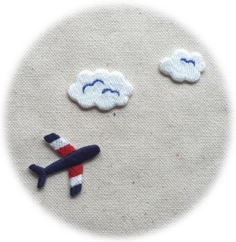飛行機と雲のワッペン|入園入学の準備や目印、ハンドメイド、スモックなどの通園グッズなどに。 - アップリケ・ワッペン Chimo