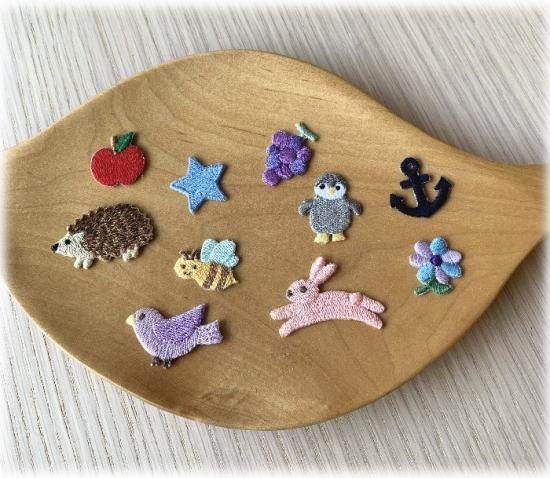 手作りマスクにもぴったりの 小さめアップリケのセット1 手作りマスクのワンポイント ワッペンで目印はいかがですか ハンドメイド スモックなどの通園グッズ お洋服のリメイクなどに バレエやピアノ等のお稽古バッグにもどうぞ 入園準備にいかがですか