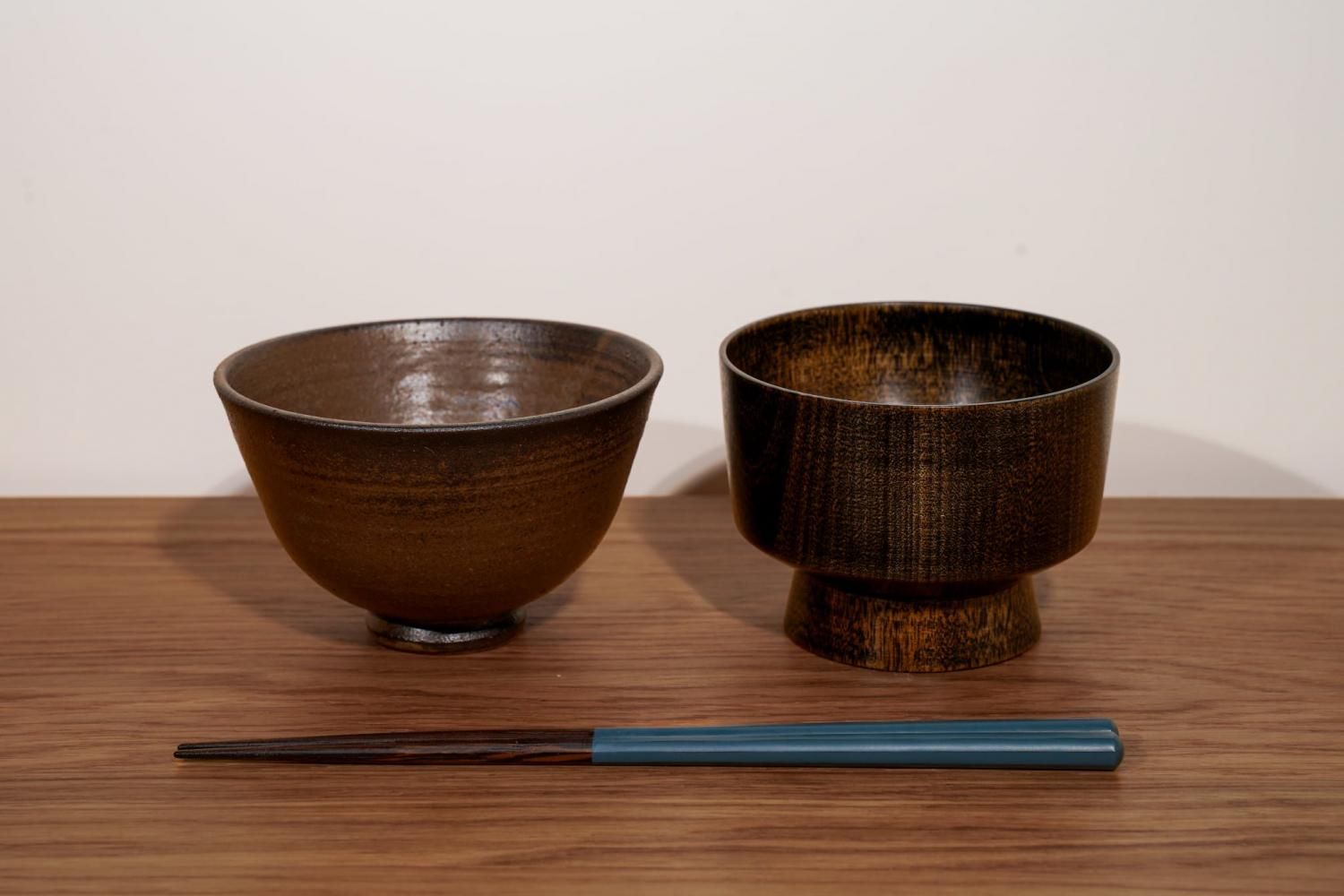 ろくろ舎 汁椀 2点セット　木製汁椀 黒と茶色 2個セット ろくろ舎 ｜ 汁椀 乱筋 黒漆 拭き漆仕上げ お椀