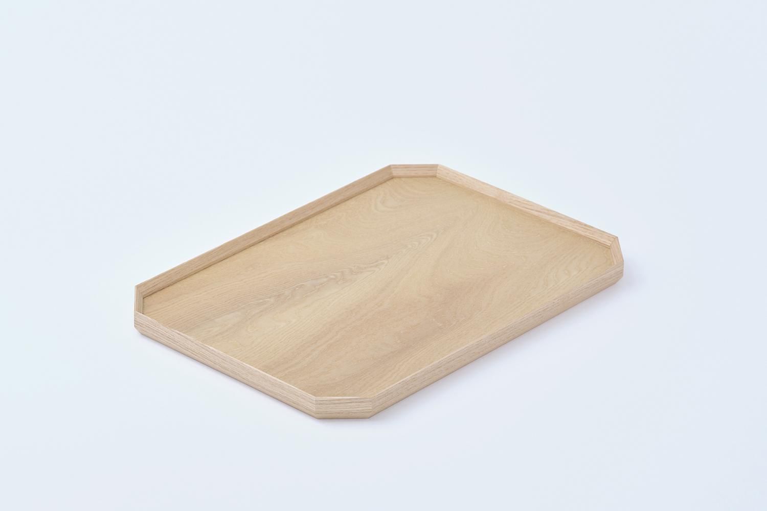 木製彫刻入り四角盆 木製トレー四角 裏に取手 一枚板削り出し カフェトレー 木の