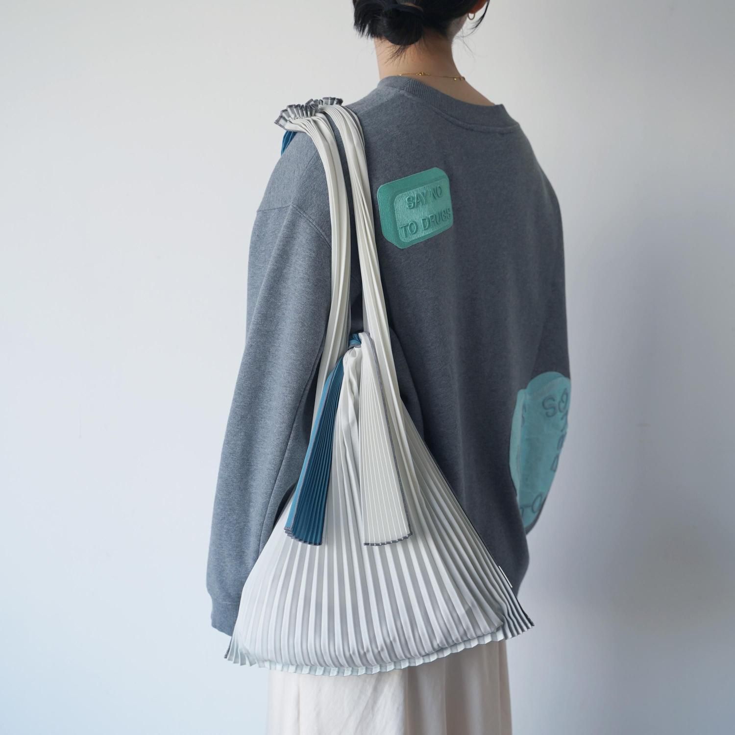 PLATS PLAS プリーツポーチ ブラウン 株式会社プラッツ｜商品紹介