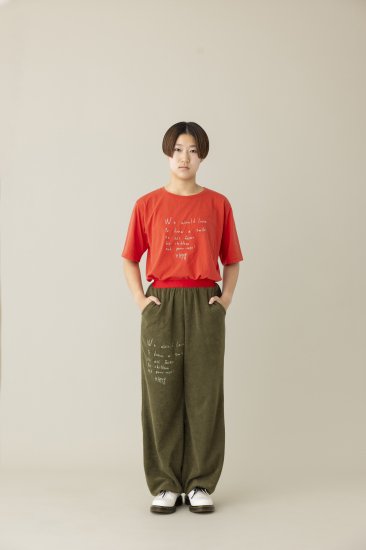 <img class='new_mark_img1' src='https://img.shop-pro.jp/img/new/icons13.gif' style='border:none;display:inline;margin:0px;padding:0px;width:auto;' />【folk made】embroidery Tシャツ（F)red　2024SS