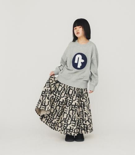 <img class='new_mark_img1' src='https://img.shop-pro.jp/img/new/icons14.gif' style='border:none;display:inline;margin:0px;padding:0px;width:auto;' />【nunuforme】 NFワッペンSweatshirt (125~145)Gray 2025AW