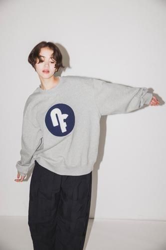 <img class='new_mark_img1' src='https://img.shop-pro.jp/img/new/icons14.gif' style='border:none;display:inline;margin:0px;padding:0px;width:auto;' />【nunuforme】 NFワッペンSweatshirt (1~2)Gray 2025AW
