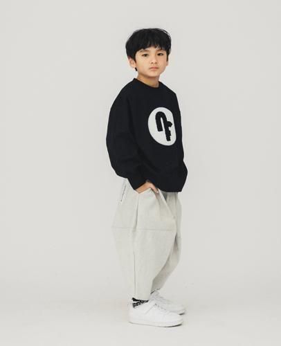 <img class='new_mark_img1' src='https://img.shop-pro.jp/img/new/icons14.gif' style='border:none;display:inline;margin:0px;padding:0px;width:auto;' />【nunuforme】 NFワッペンSweatshirt (1~2)Black 2025AW