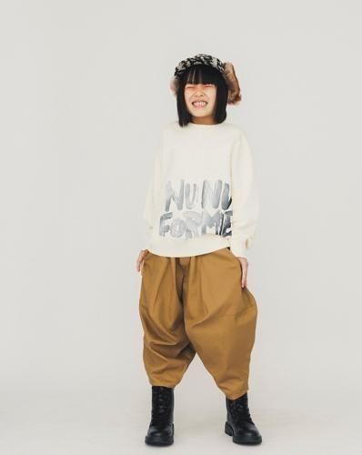 <img class='new_mark_img1' src='https://img.shop-pro.jp/img/new/icons14.gif' style='border:none;display:inline;margin:0px;padding:0px;width:auto;' />【nunuforme】 ビックロゴプリント (125~145)Ivory 2025AW