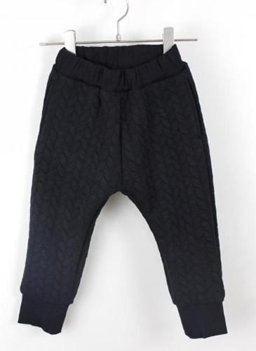 <img class='new_mark_img1' src='https://img.shop-pro.jp/img/new/icons14.gif' style='border:none;display:inline;margin:0px;padding:0px;width:auto;' />【MAAROOK 】  ケーブル接結スウェットパンツ (80〜130)クロ 2025AW