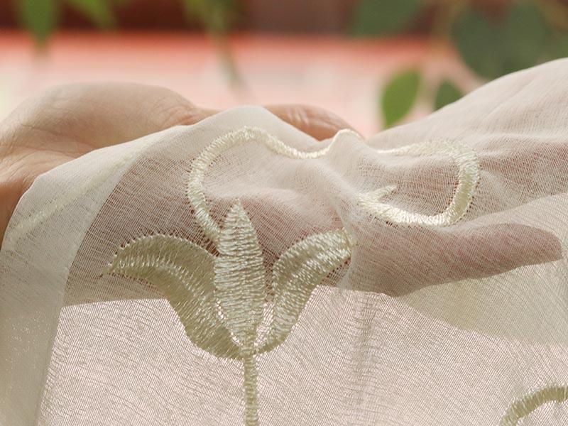 自然な透け感が美しい。花柄の刺繍がポイントのレースカーテン 自然な透け感が美しい。花柄の刺繍がポイントのレースカーテン