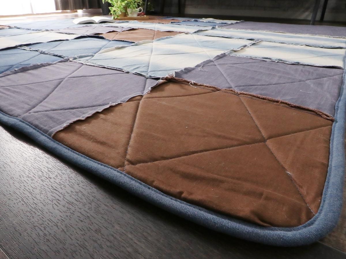風合いのあるデニム生地を使用したパッチワークキルトラグ 風合いのあるデニム生地を使用したパッチワークキルトラグ
