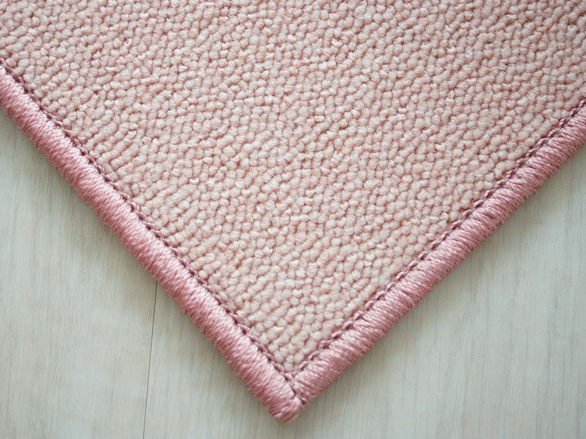 ピンク色のオーダーサイズカーペット
