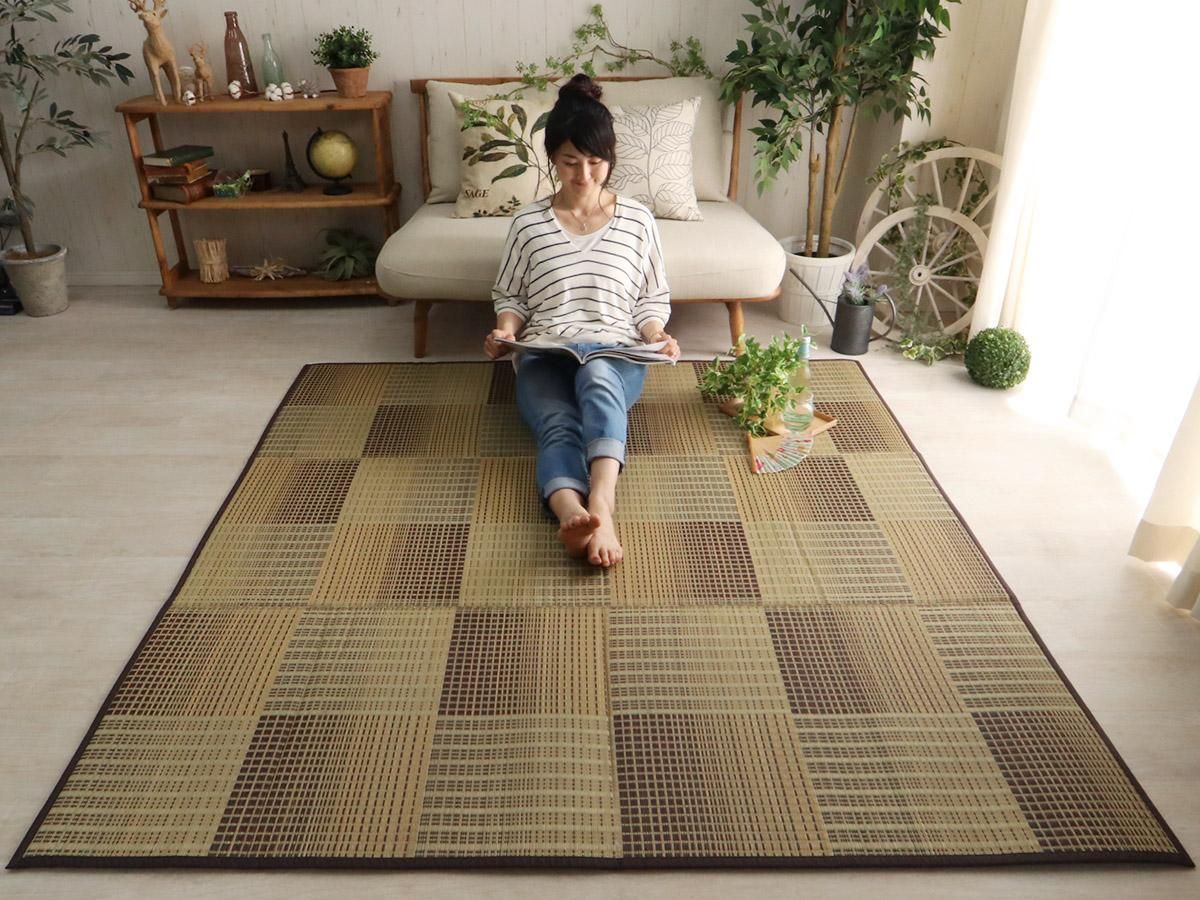 格子状のグラデーションが涼し気な天然素材い草ラグ 『サロン ベージュ