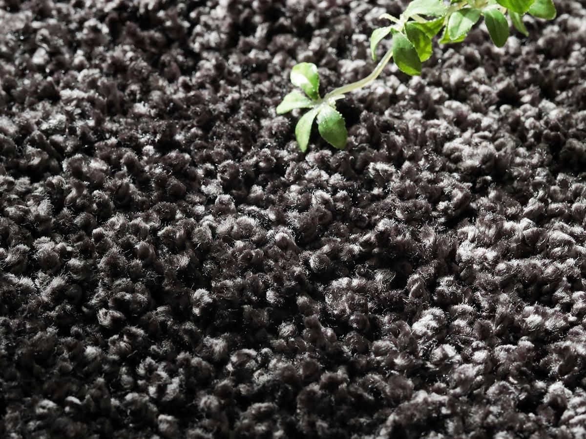 ナイロン100％！さらふわタッチの高級感あふれるシャギーラグ