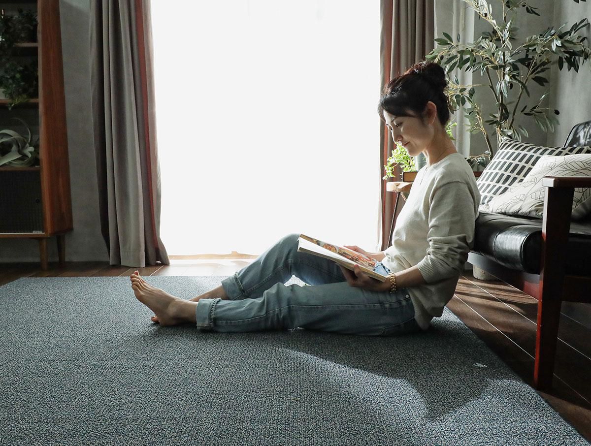 ミックスカラーのループパイルがお部屋をおしゃれに演出する高耐久性