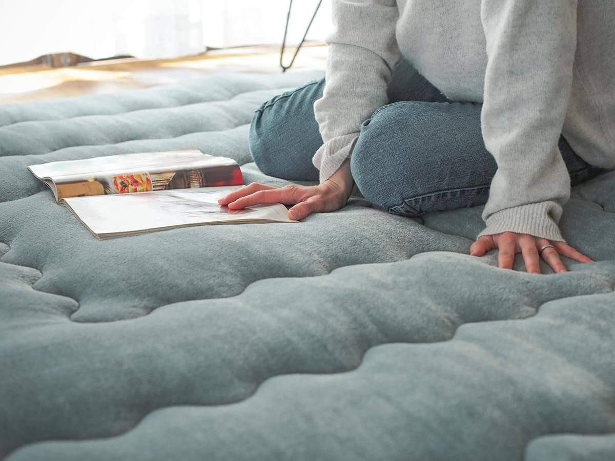 極厚 発熱わた アルミシート入りで蓄熱 保温 ふかふか暖かな6層フランネルラグ ウォーマ シャドウ ラグ カーペット通販 びっくりカーペット 極厚 発熱わた アルミシート入りで蓄熱 保温 ふかふか暖かな6層フランネルラグ ウォーマ シャドウ ラグ カーペット通販 びっくりカーペット