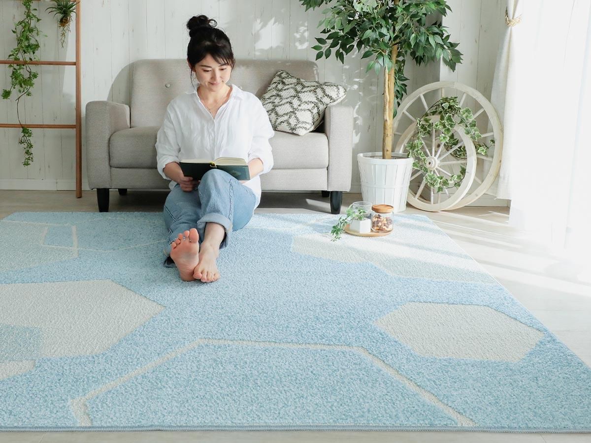 暑い季節にうれしい ひんやり接触冷感加工の日本製ラグ スノープル ブルー ラグ カーペット通販 びっくりカーペット