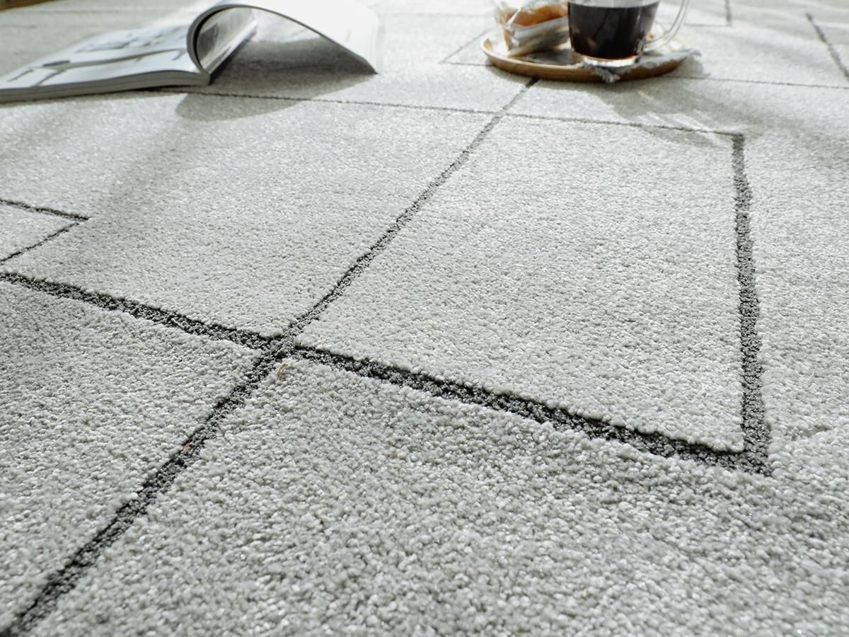 シンプルなグレイッシュトーンのウィルトンラグ 『ポーリアス ライト