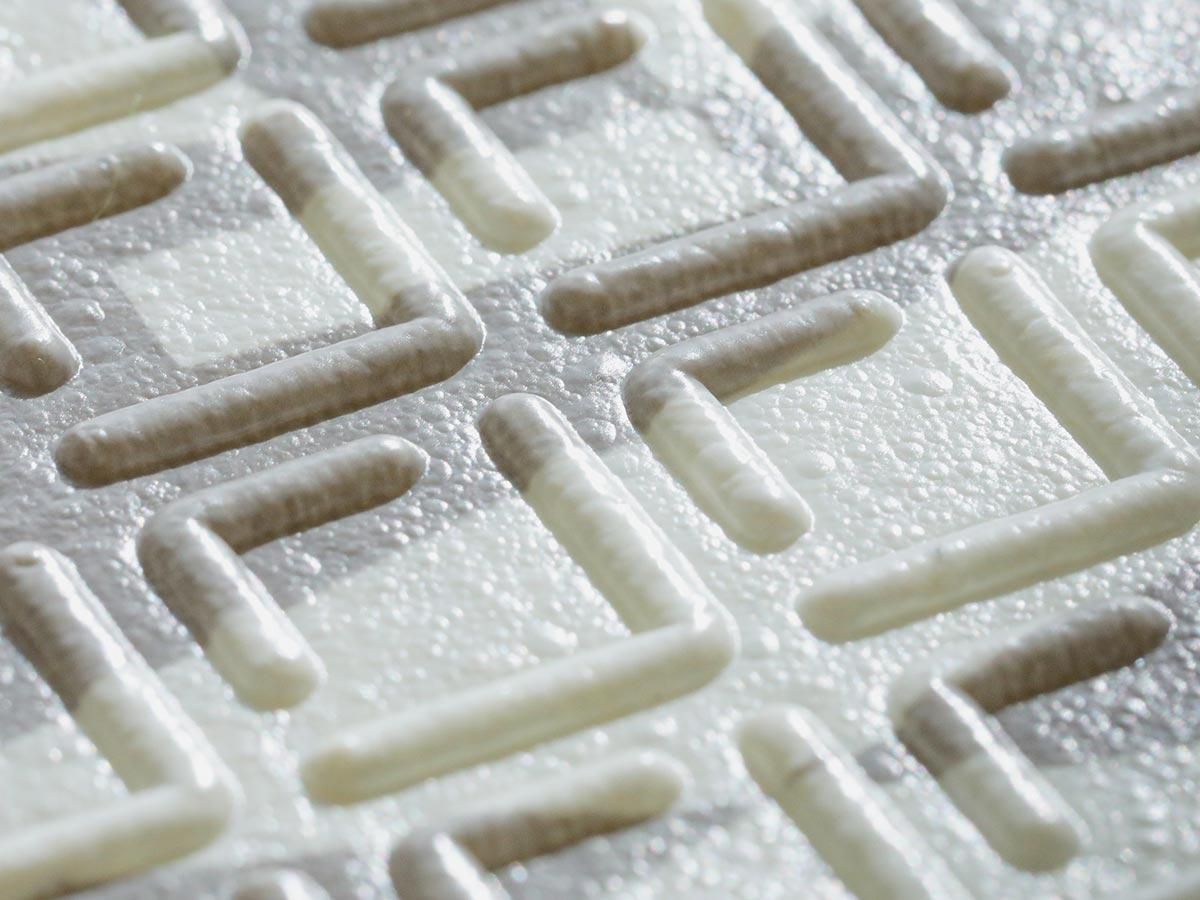 撥水機能付き！クッション性抜群でアウトドアにも最適な『プレイ