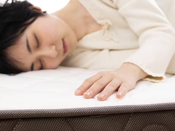 約10cmの厚みで2段ベッドやロフトベッドにぴったり。体に 約10cmの厚みで2段ベッドやロフトベッドにぴったり。体に