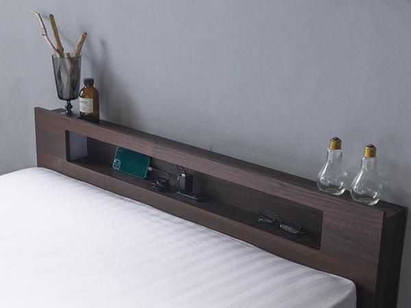 おしゃれでお部屋が広く見えるローベッド。ナチュラルな木目模様 おしゃれでお部屋が広く見えるローベッド。ナチュラルな木目模様