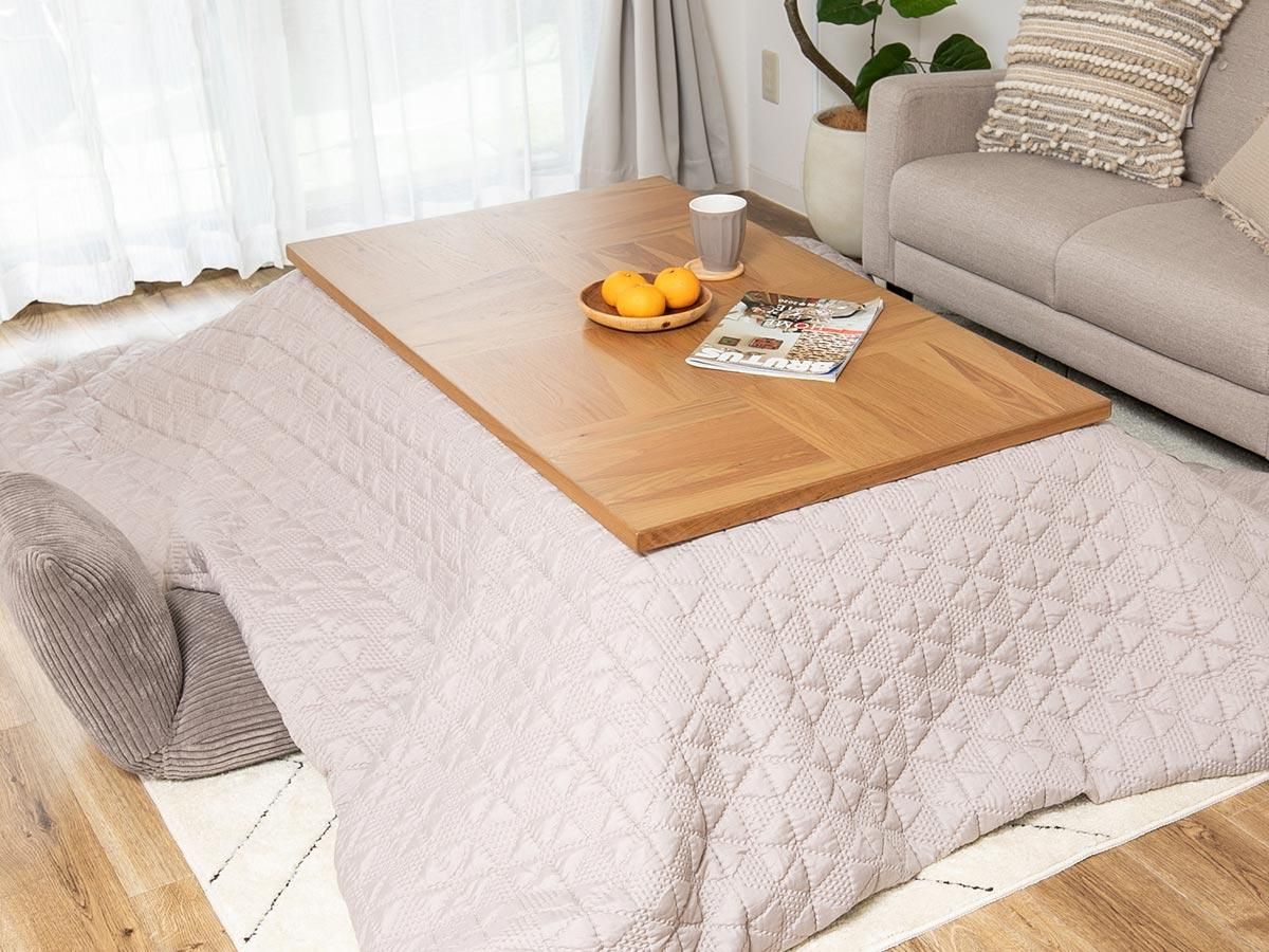 オールシーズン使える！スタイリッシュに決まるスリムボディーのこたつ