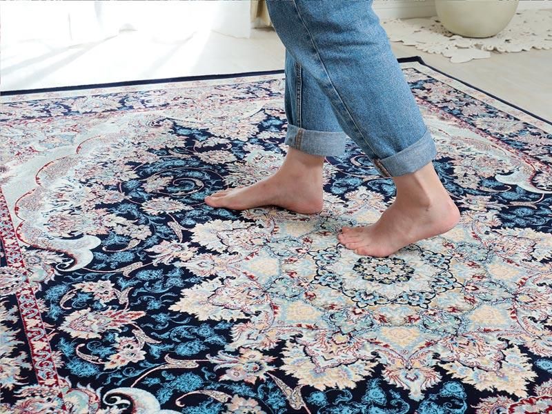 ロイヤル感溢れる緻密なデザイン。エジプト産高密度ウィルトン織