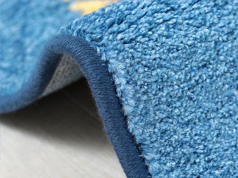 ボタニカルな花柄のあしらいがかわいい！ベルギー産ウィルトン織円形