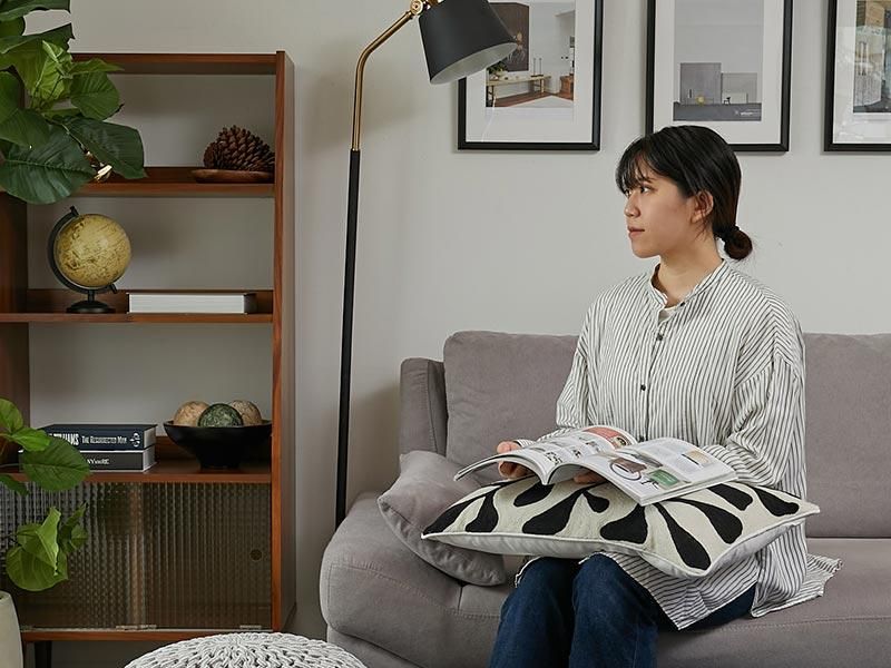 天然素材ウール素材で編まれたハンドメイド刺繍デザインクッション